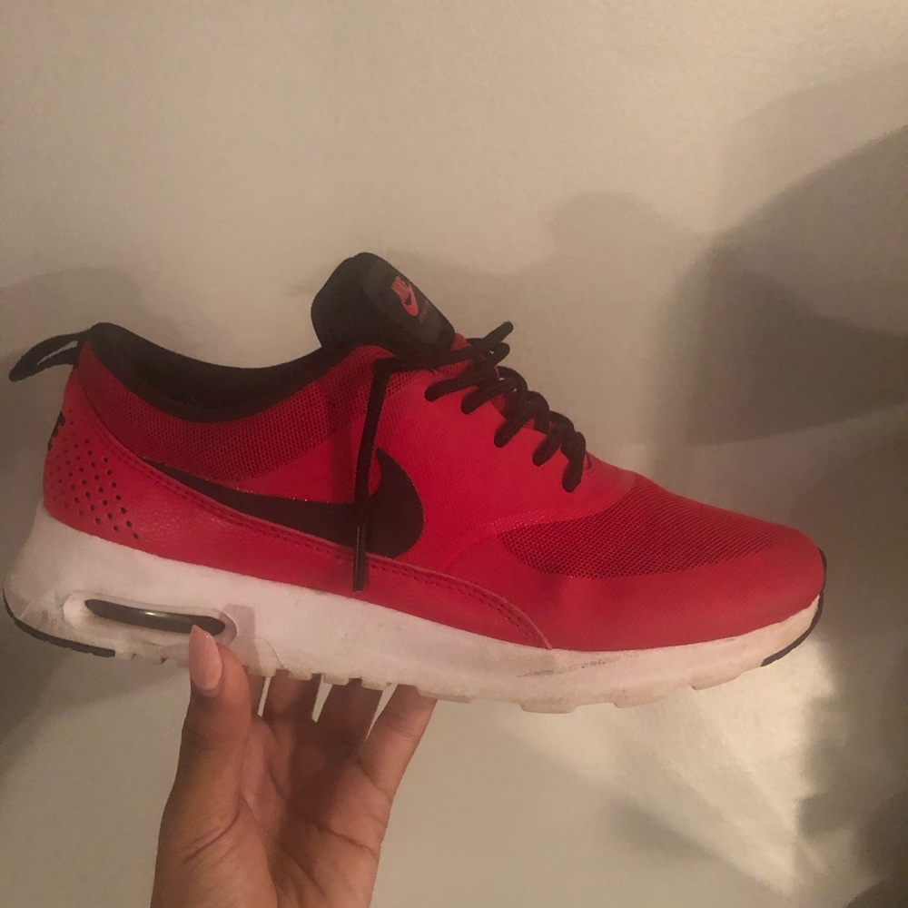 Red Nike Air Max Thea